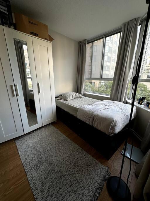 Best Location In Downtown- Walking To Eaton Centre, Nathan Phillips Square, Yonge-Dundas, Ikea,Transit Toronto Exteriér fotografie