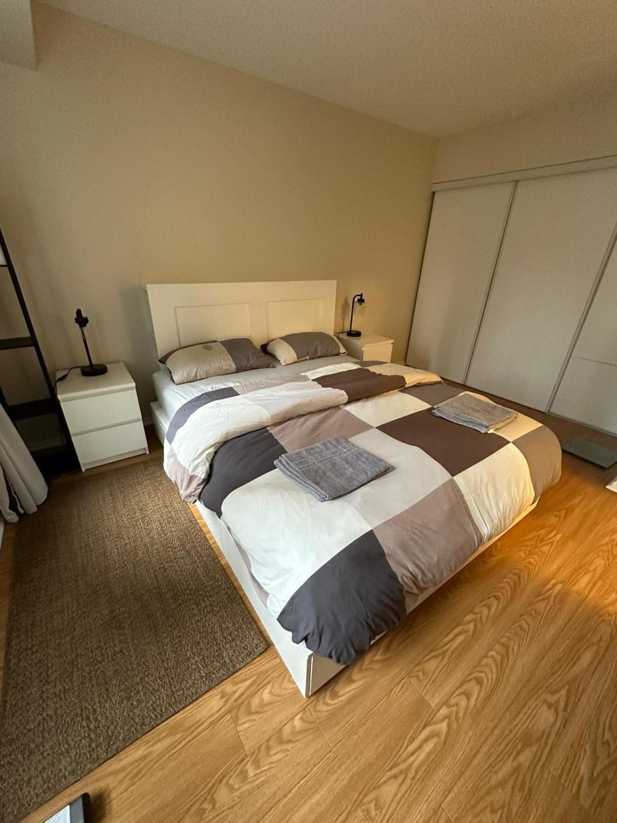 Best Location In Downtown- Walking To Eaton Centre, Nathan Phillips Square, Yonge-Dundas, Ikea,Transit Toronto Exteriér fotografie